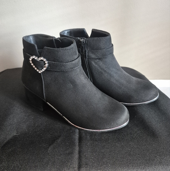 Shoes - Picture 1 of 3